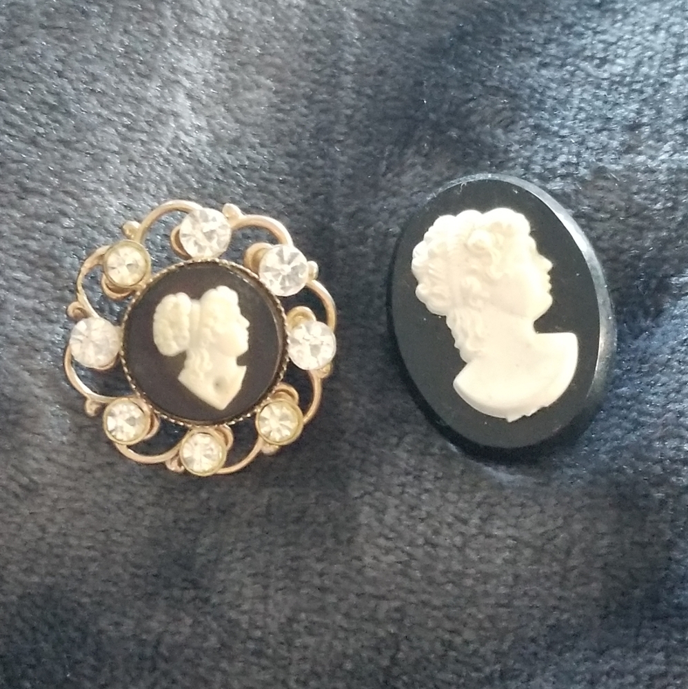 2 Vintage Cameo Brooch Pin